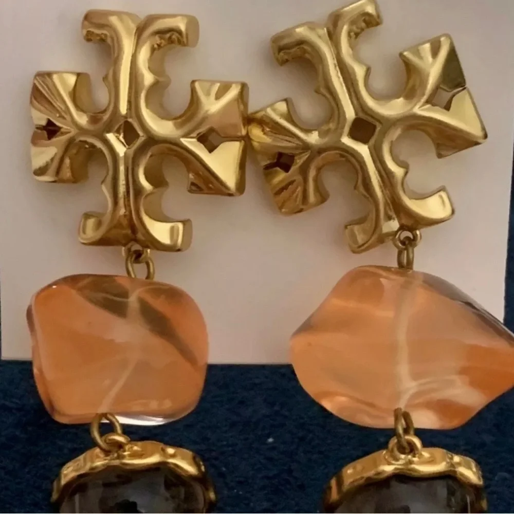 Designers Brands For Customers That Love To Wear Casual and Elegant Accessories;